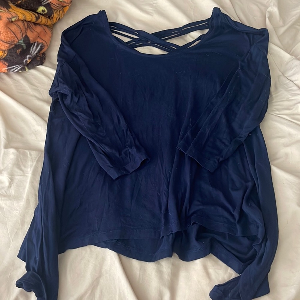 3/4 sleeve Navy top with open back